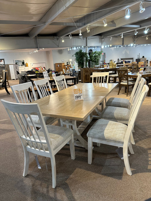Shaybrock 9-piece Dining Set