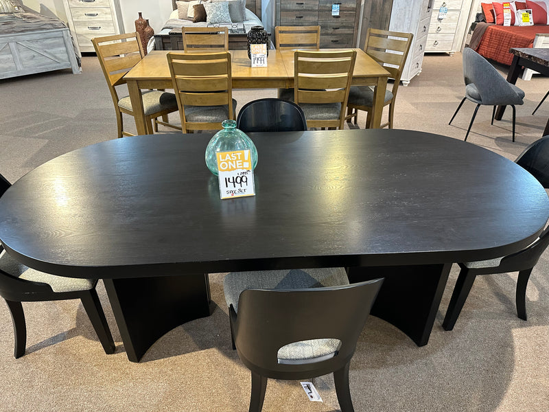 Table + 5 Chairs