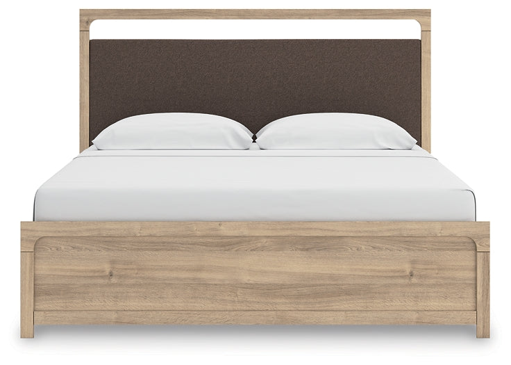 Kinlanni King Upholstered Platform Bed, Dresser and Mirror